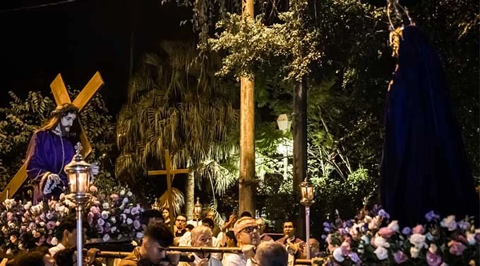 Procissão do Encontro emociona fiéis na Quarta-feira Santa em Petrópolis