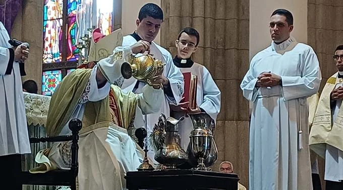 Missa do Crisma reúne fiéis e sacerdotes em celebração de unidade na Catedral