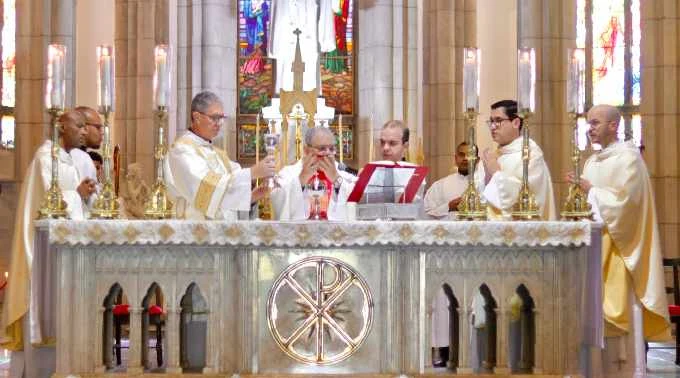 Missa em sufrágio recorda bispos e padres falecidos nos 80 anos da Diocese de Petrópolis