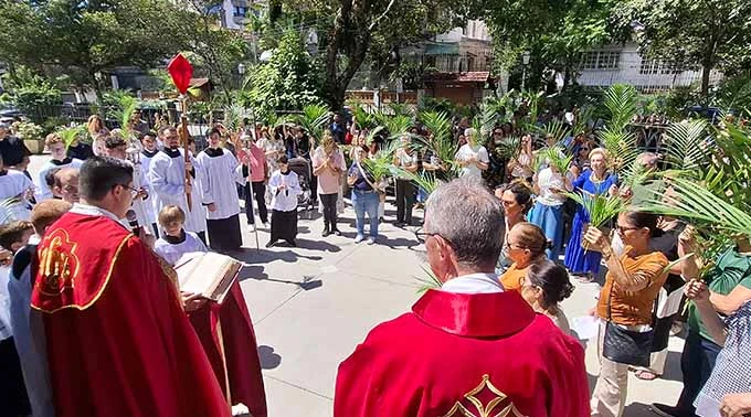 Domingo de Ramos abre a Semana Santa com celebração e procissão em torno da Catedral